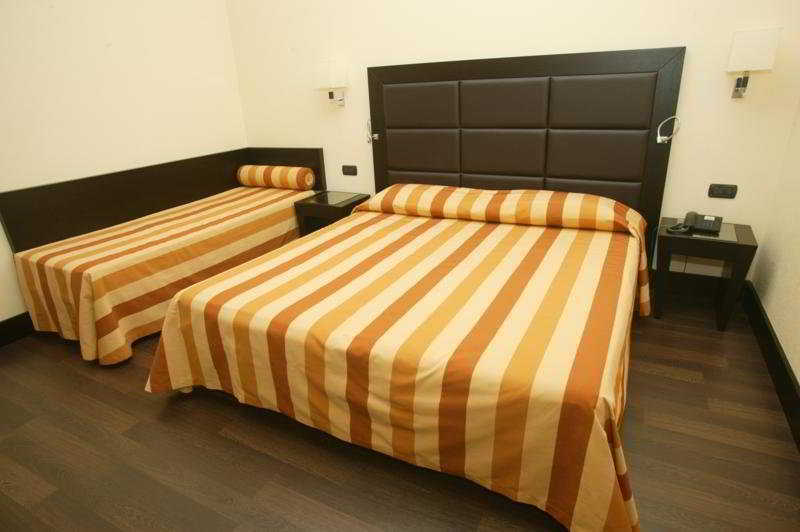 Hotel Buenos Aires Roma Esterno foto