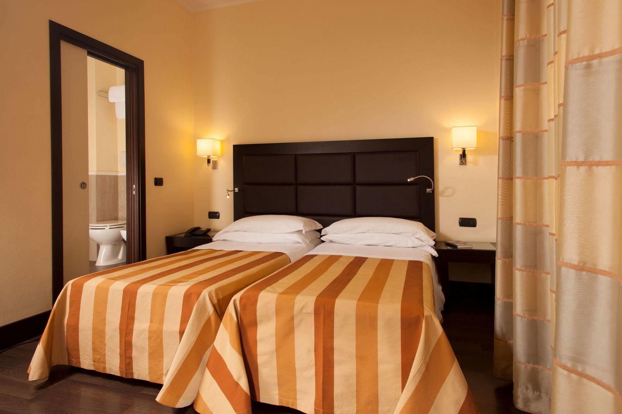 Hotel Buenos Aires Roma Esterno foto